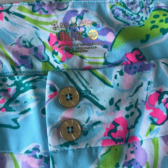 Lilly Pulitzer Fairway Performance Golf UPF 50+ Bali Blue Sway This Way Shorts - Picture 5 of 7